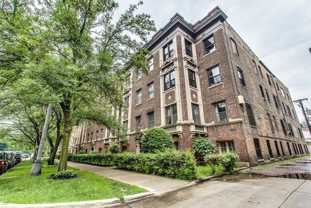 Primary Photo - 1145 E Hyde Park Blvd