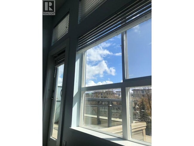 Photo du bâtiment - 7131 Stride Ave