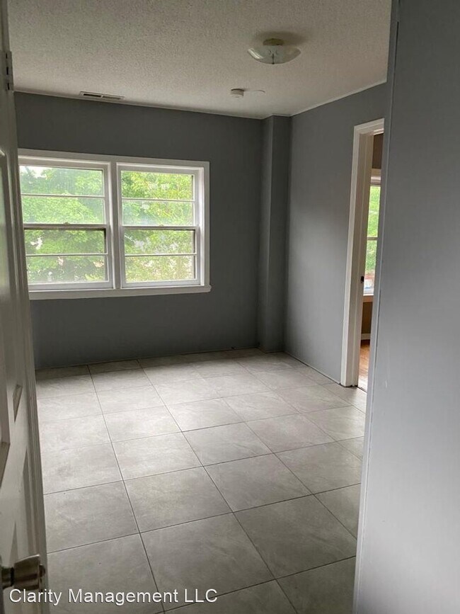Building Photo - 3 br, 1 bath Apartment - 75 Richards street