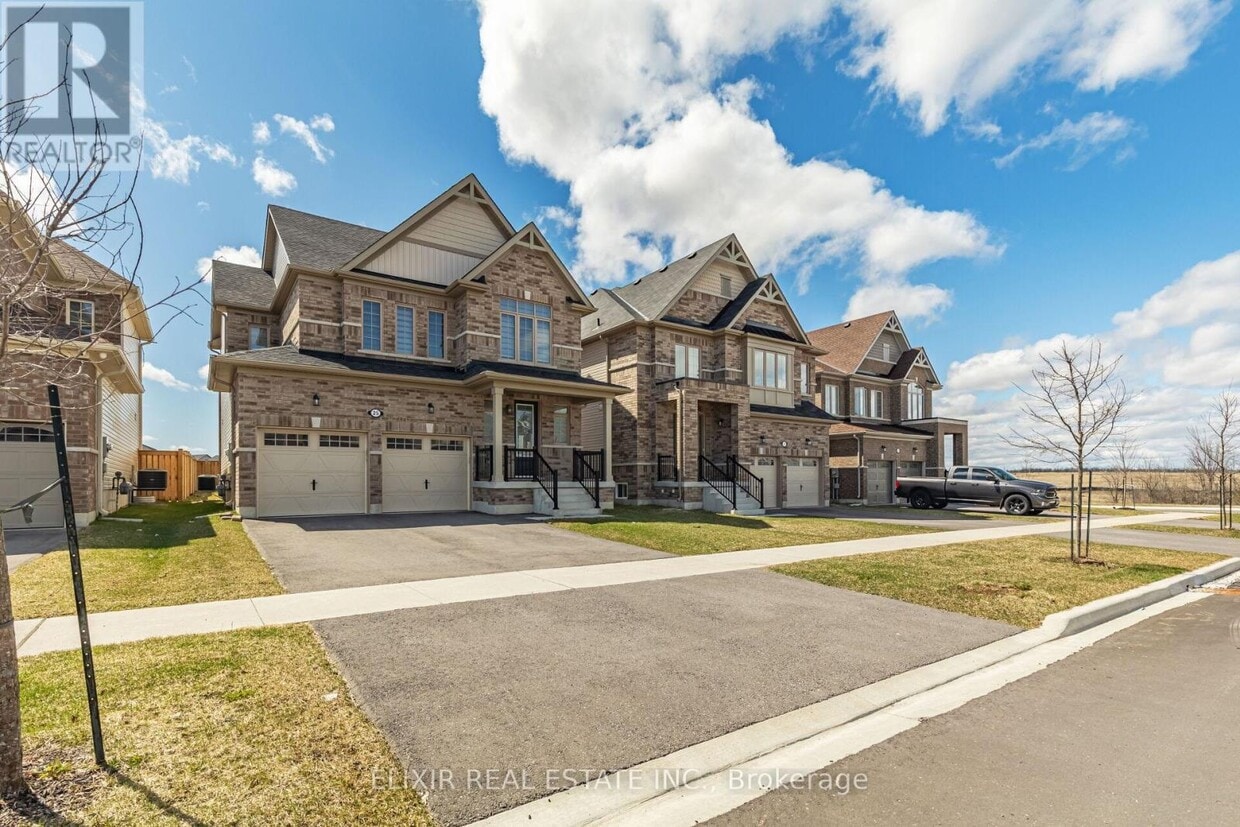 Primary Photo - 25 Hennessey Cres