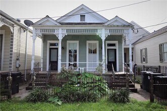 Building Photo - 6036 Annunciation St