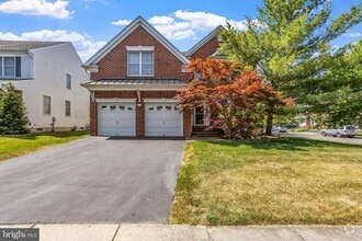 Building Photo - 50 Greylynne Dr