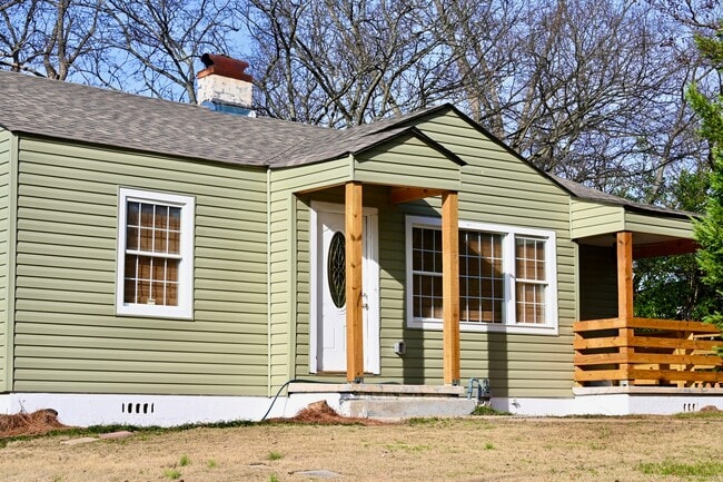 Building Photo - 4448 6th Ave S