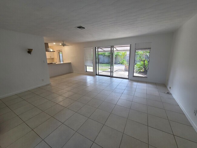 Living Room / Dining Room - 2513 NE 33rd Ave