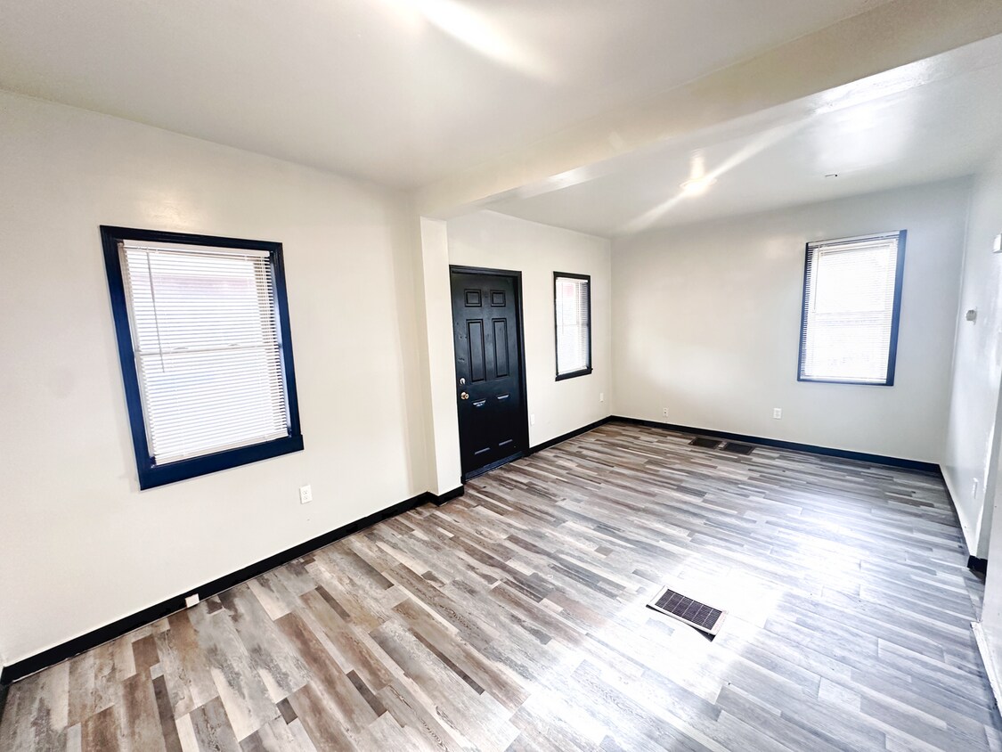 Primary Photo - 3-bedroom, 1 1/2 bath - Updated Full House