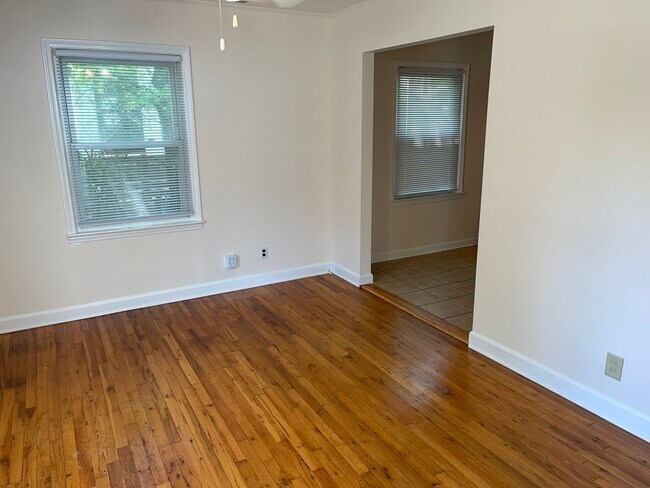 Building Photo - 2 Bedroom Home in Plaza Hills!