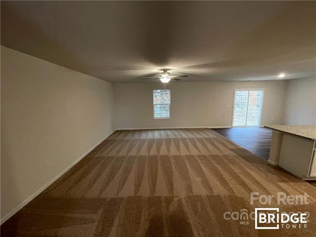 Foto del edificio - 9107 Creedmore Hills Dr