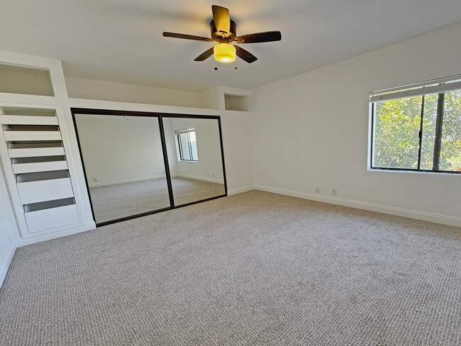 Building Photo - 13 Sage