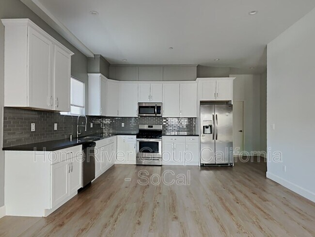 Foto del edificio - 5051 Klump Ave