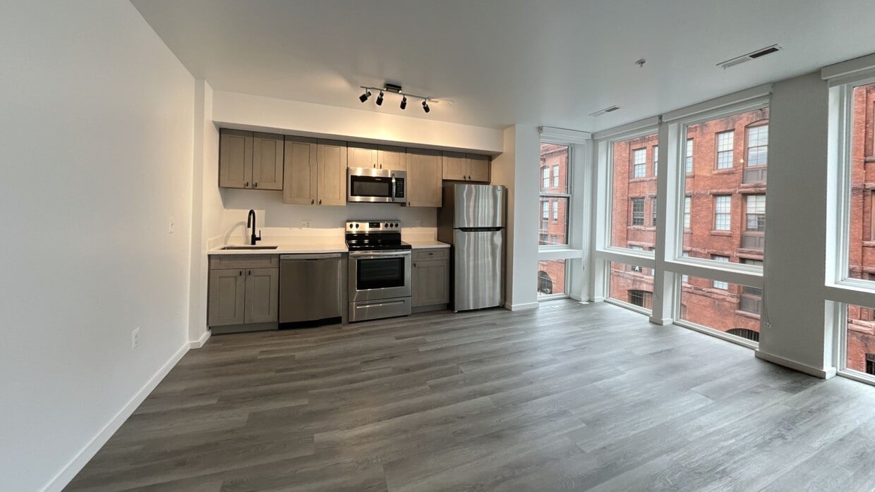 Photo - 725 W Pratt St. Apartments