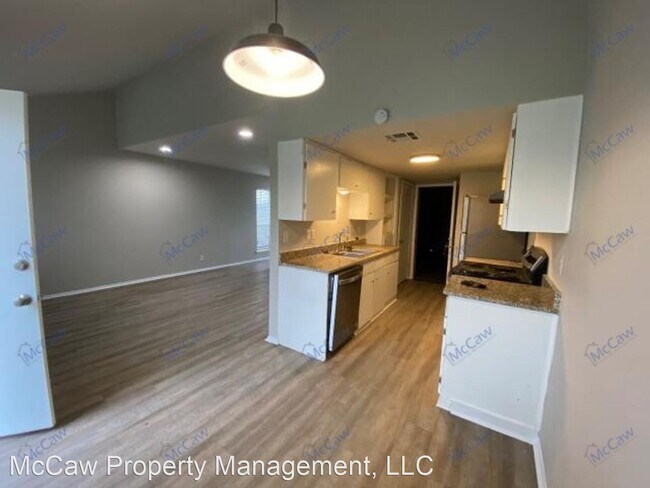 Building Photo - 2 br, 1.5 bath House - 3106 Trenton Dr. #B