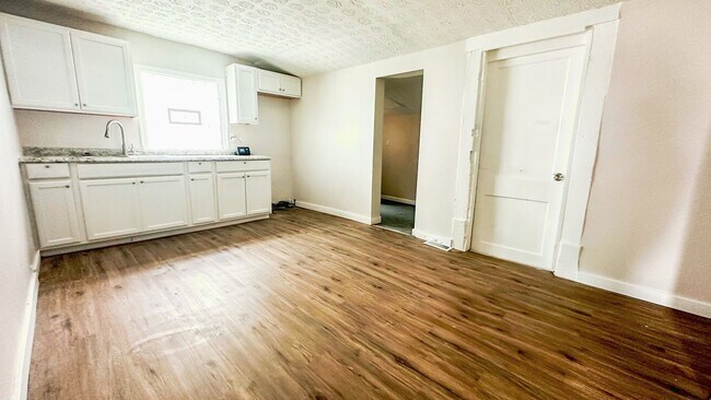 Foto del edificio - Beautifully Updated 2-Bedroom Ranch – Mode...