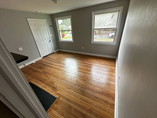 Foto del edificio - For Rent: Newly Remodeled 3 Bedroom / 1 Ba...
