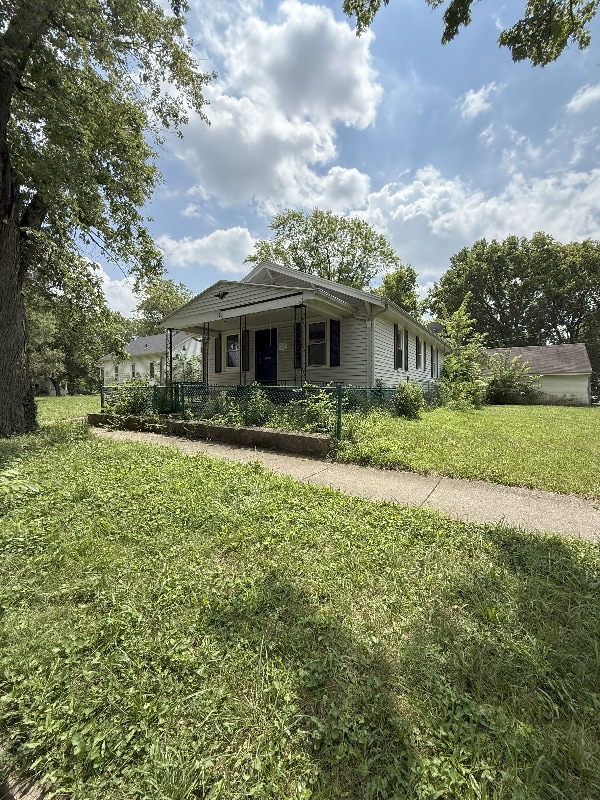 Building Photo - 225 W Leafland Ave
