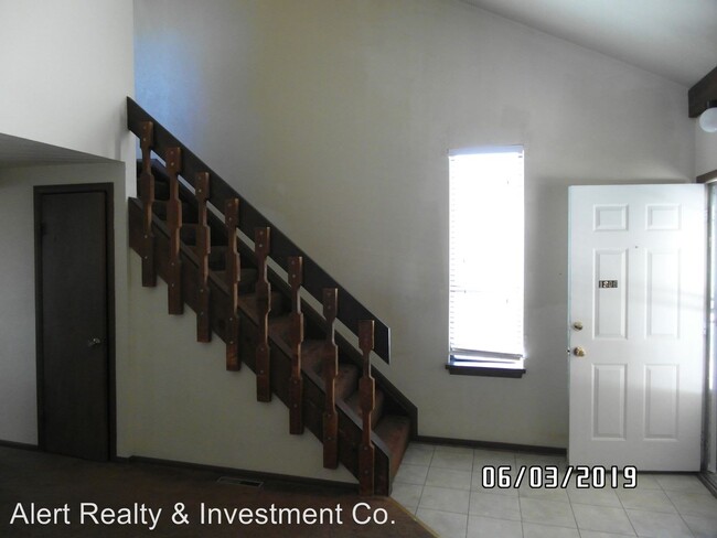 Building Photo - 2 br, 1.5 bath House - 1806 Lincoln Dr