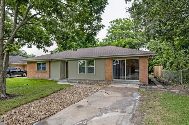 Building Photo - 6225 Indigo St