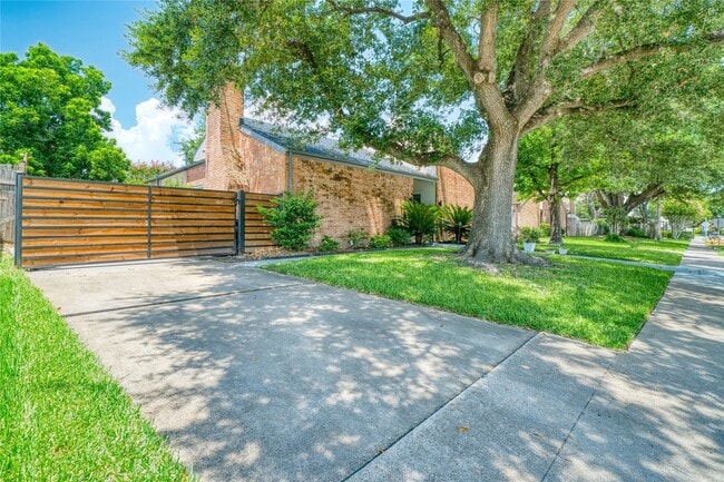 Foto del edificio - 7606 Portal Dr