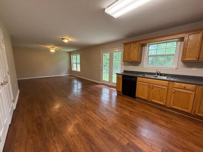 Foto del edificio - Beautiful 3 Bedroom 2 bath home