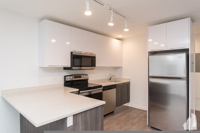 Building Photo - 935 W Winona St