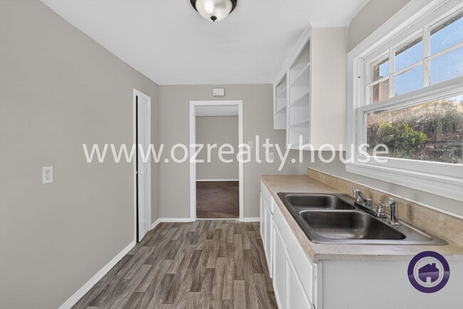 Building Photo - 1263 Crestwood Rd