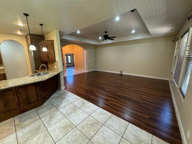 Building Photo - Great Home in LITTLE VALLEY!!!  Large yard...