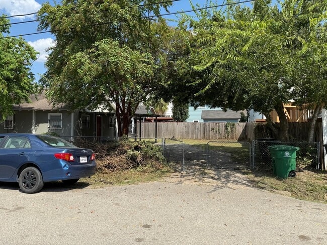 Building Photo - 5239 Kiam St