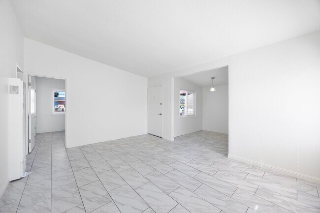 Foto del edificio - 3 Bedroom Duplex with Washer Dryer