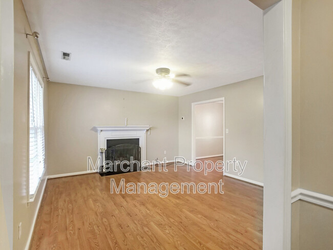 Foto del edificio - 424 Laurel Tree Ln