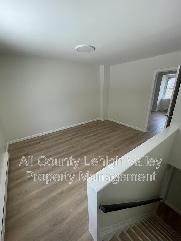 Building Photo - 603 N Ninth St