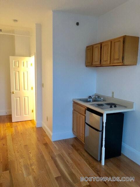 Building Photo - 1061 Beacon St
