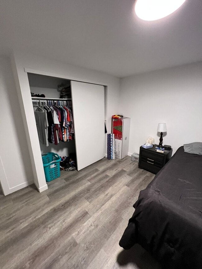 Foto del edificio - 2 Bedroom Apartment -2023 remodel New paint, flooring, and granite countertops
