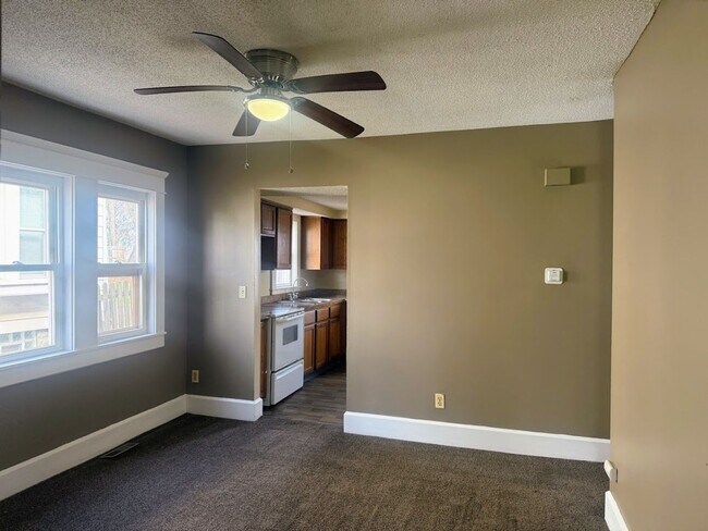 Building Photo - 729 Mallison Ave