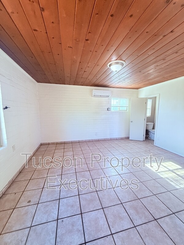 Foto del edificio - 232 W Flores St