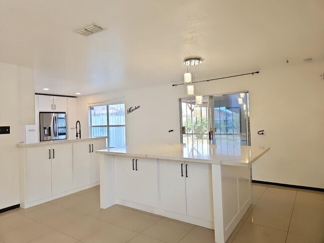 Building Photo - 4442 Antonieta Ln