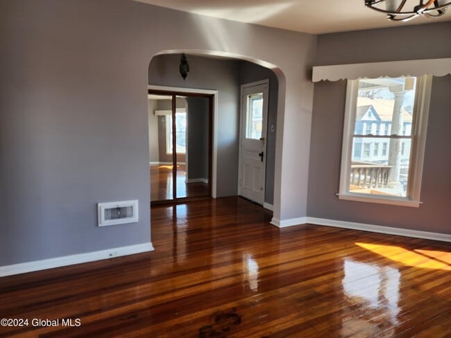 Building Photo - 27 McClellan St