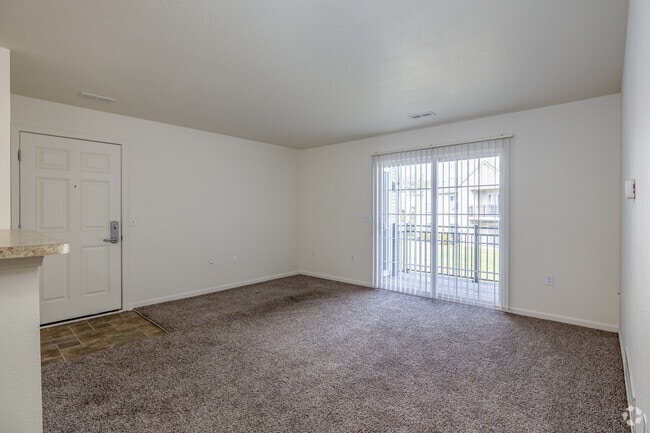 2BR, 2BA - 1,050SF - Living Room - Cedarshores Apartments