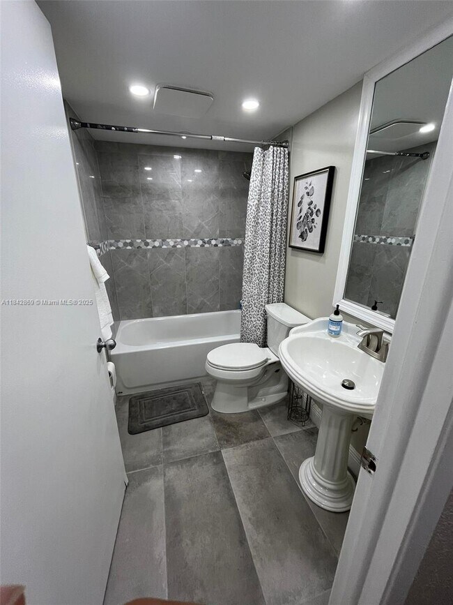 Foto del edificio - 1700 NW N River Dr