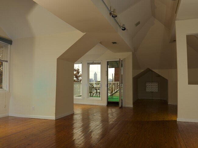 Foto del edificio - 1084 Ponce de Leon Ave NE