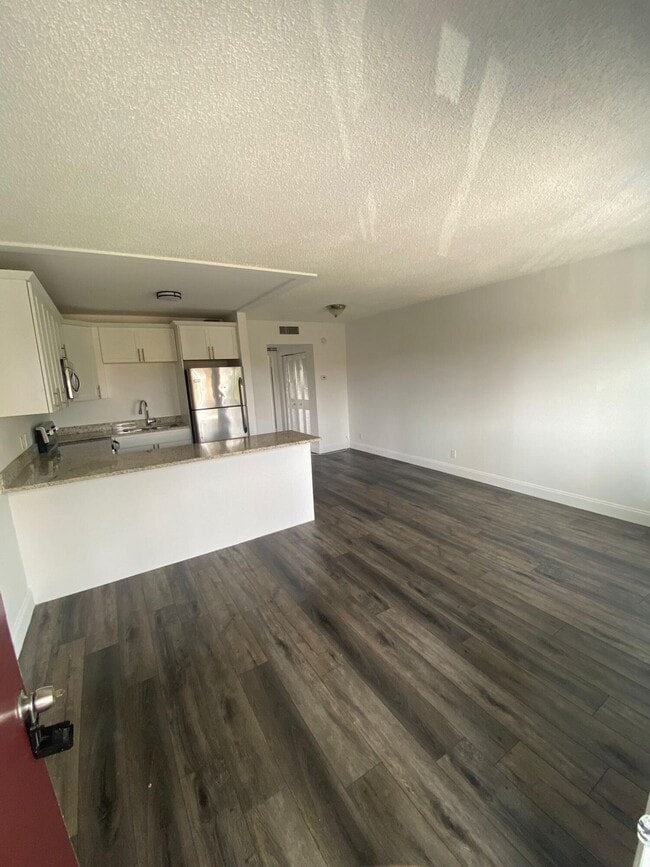 Building Photo - 6289 Lear Dr