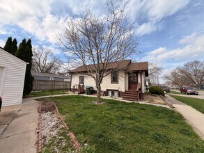 Building Photo - 308 S 19th St