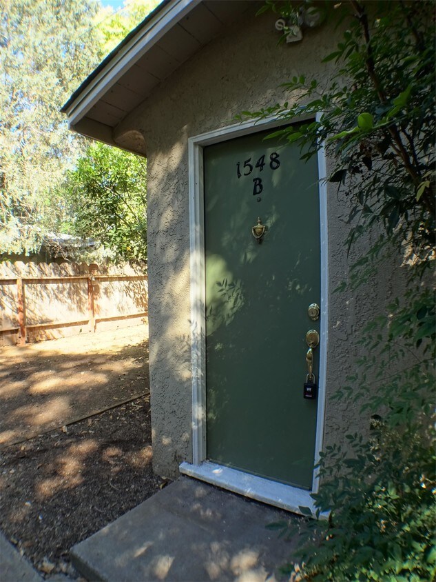 Foto del edificio - 1548 Elm St