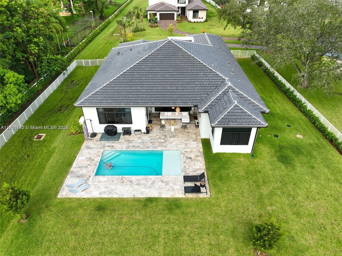 Primary Photo - 5000 SW 159th Ave