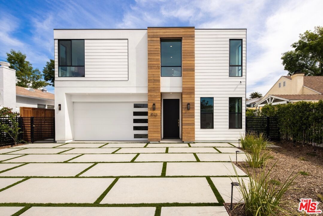 Foto principal - 4526 Sylmar Ave