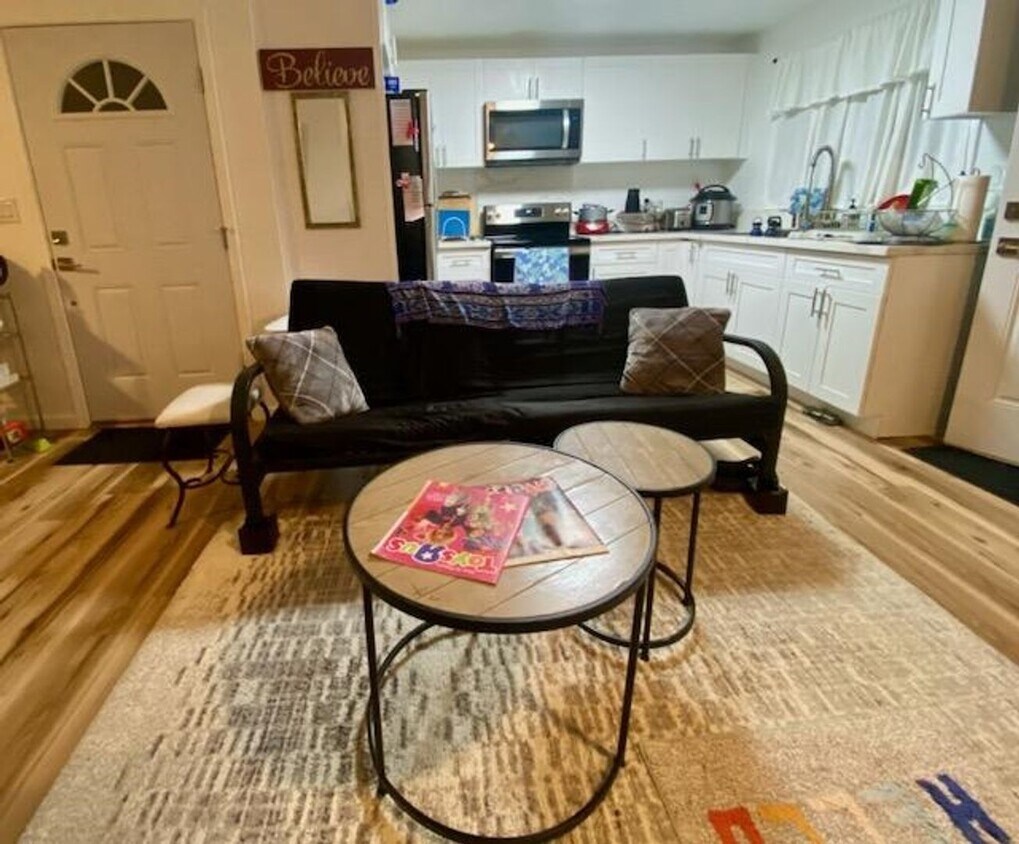 Foto del edificio - ROOM FOR RENT