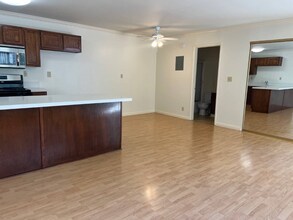 Building Photo - 625 E Cypress Ave