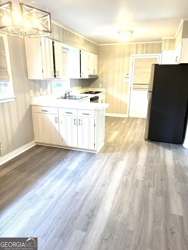 Building Photo - 819 Ellenwood Cir