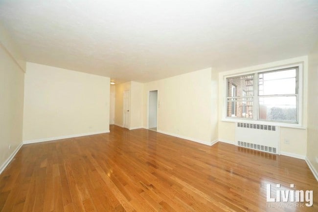 Building Photo - 5552 Netherland Ave