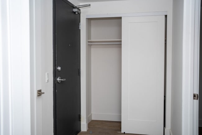 Building Photo - 841 Grenon Ave