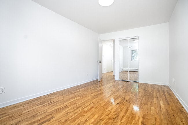 Building Photo - 2425 Av Madison