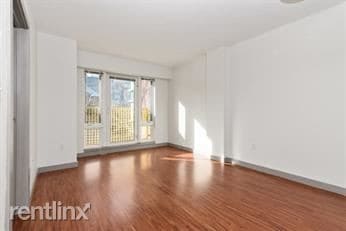 Building Photo - 157 6th St